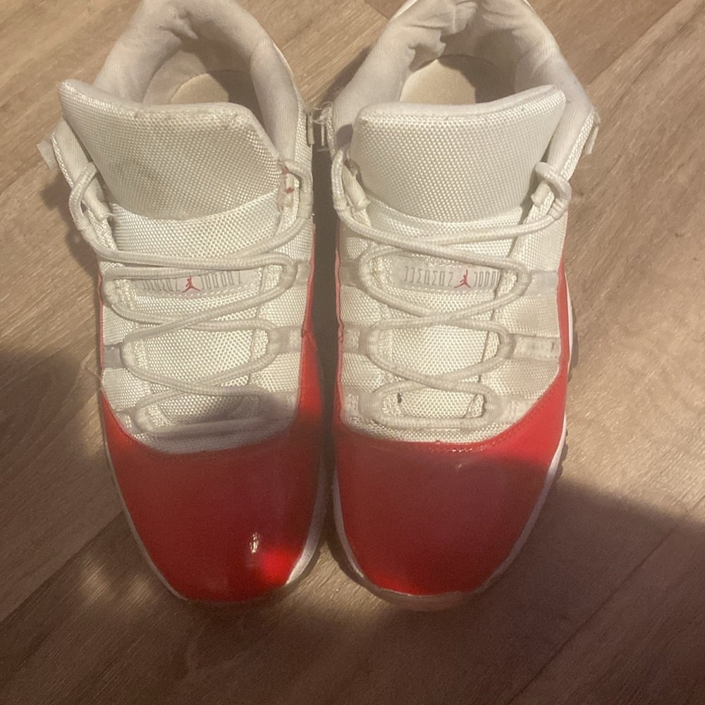 Jordan 11 Retro Low Cherry (2016)